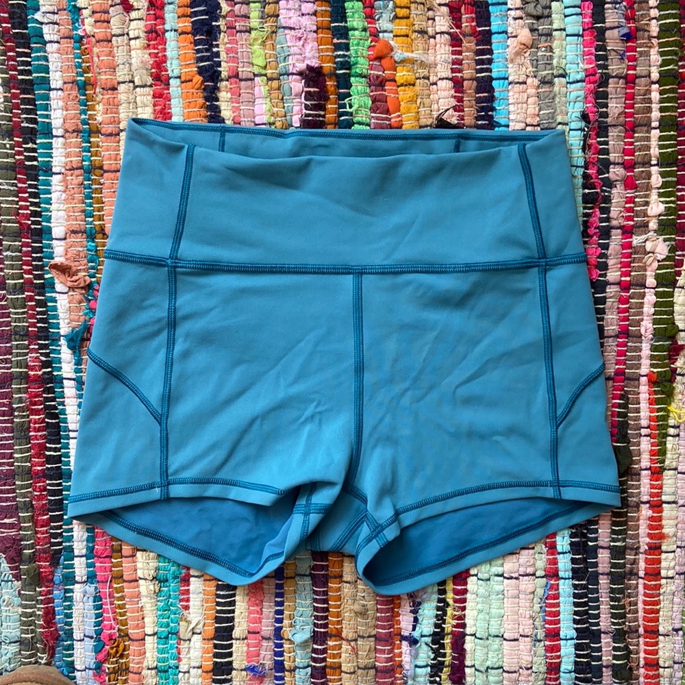 Lululemon in movement short